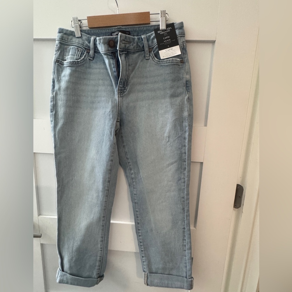 Vera Wang Denim Blue capri Jeans size 6